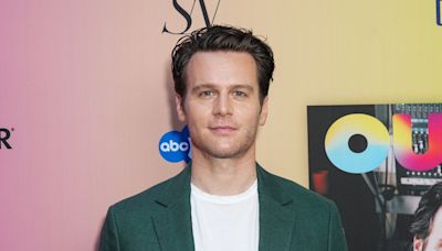 Jonathan Groff Didn’t Want to Spend 7 Years as a “Singing Teenager” on ‘Glee’