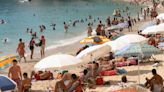 Beachgoers in Greece urged to snitch on firms that break sunbed rules