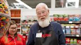 David Letterman works surprise shift bagging groceries at Hy-Vee