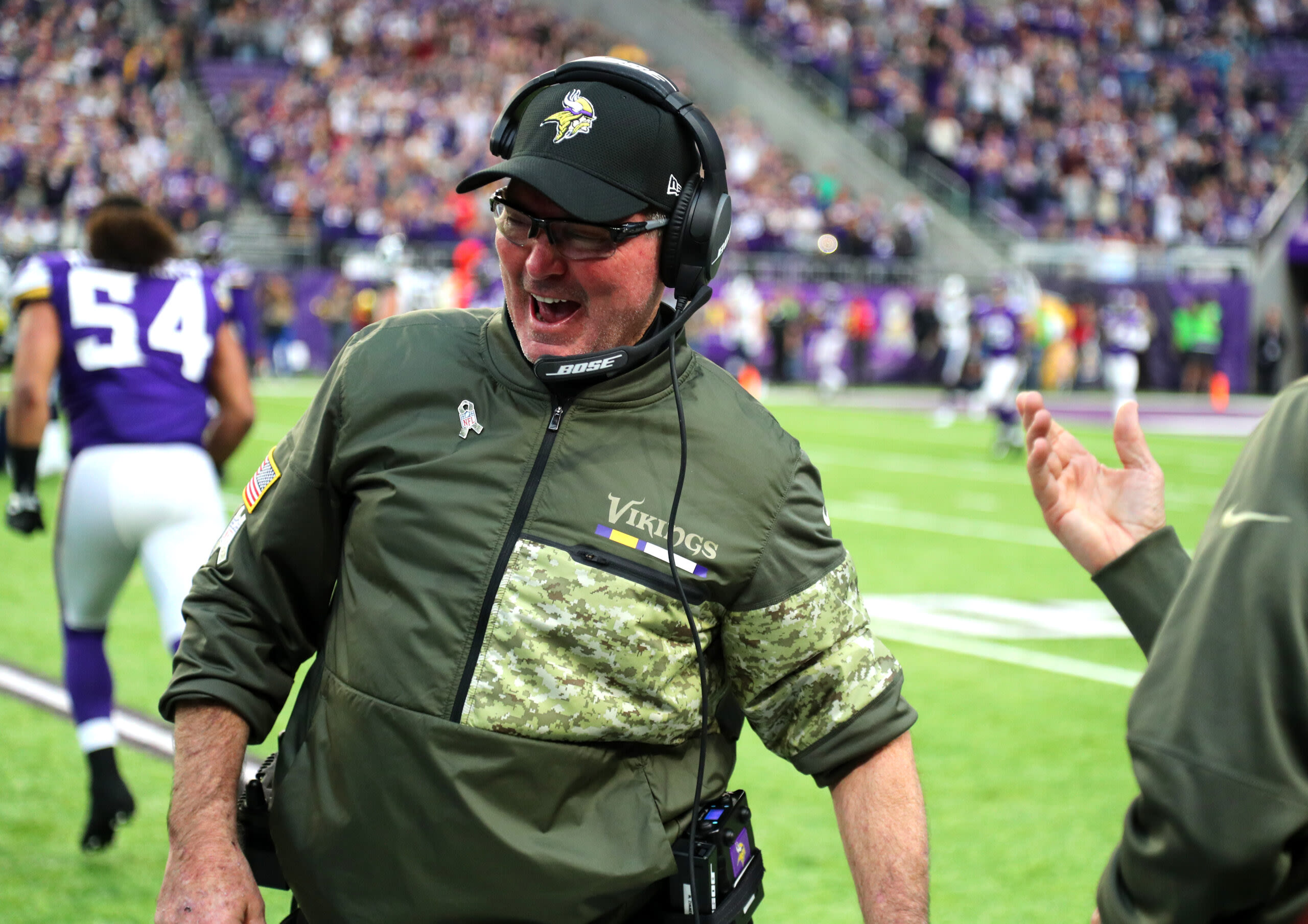 Costs, benefits of Zimmer’s plans to coach Cowboys’ D from sidelines