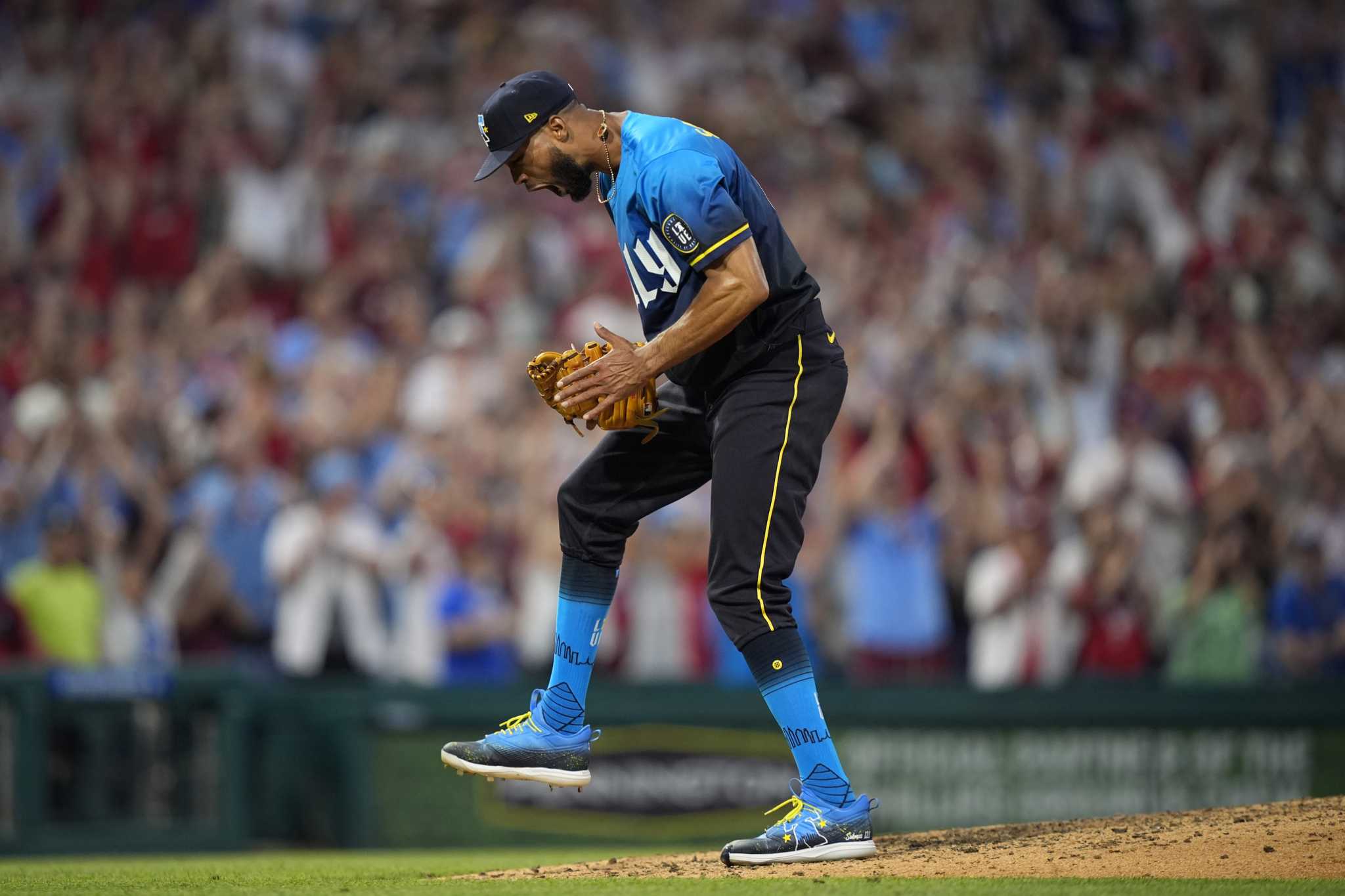 Phillies shut out Marlins 2-0 behind Christopher Sánchez's first complete game