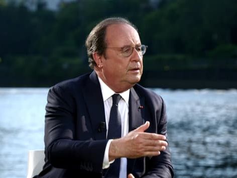 "Ils se trompent": Hollande répond à Valls et Cazeneuve qui refusent de choisir entre LFI et le RN