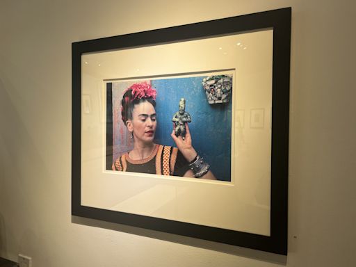 Medio centenar de fotos desconocidas de Frida Kahlo ahondan en su leyenda en Nueva York