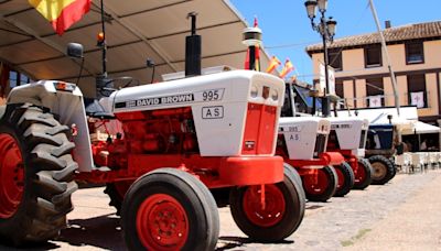 Veinticinco tractores antiguos evocan historia por las calles solaneras