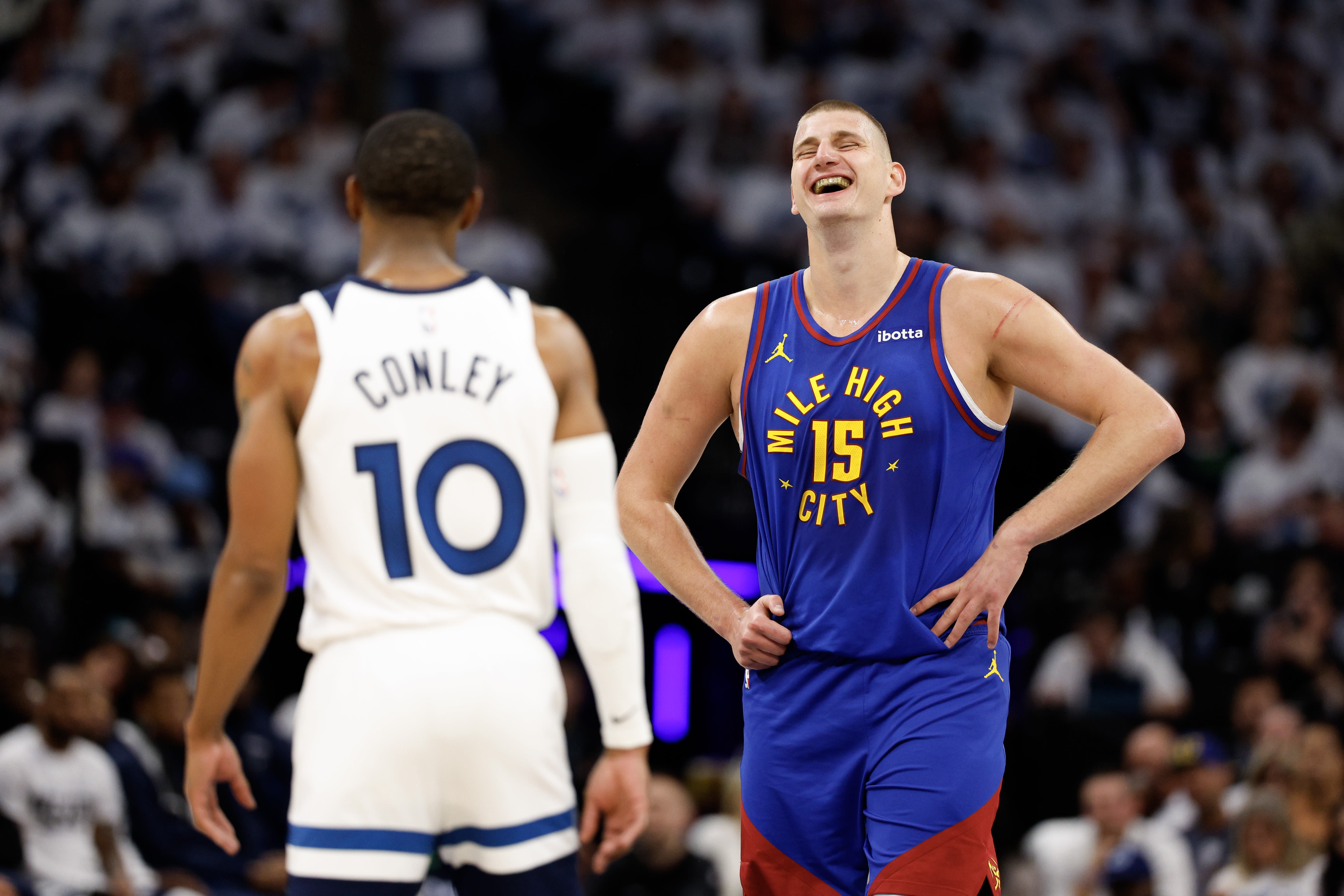 NBA playoffs: Nikola Jokić, Nuggets cruise to blowout win over Timberwolves in Game 3