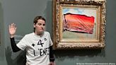 Mulher é presa em Paris após atacar quadro de Monet