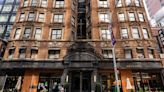 Cómo la crisis de migrantes impulsó los precios de los hoteles de Nueva York a niveles récord