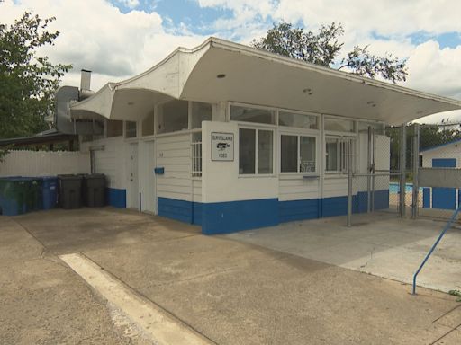 Leaking West Island community pool closes for the summer, saddening families and patrons