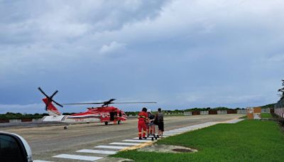 不畏風雨 空勤後送綠島病患就醫