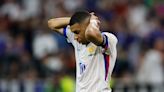 Esto hizo Mbappé mientras sus compañeros felicitaban a España: es de lo más criticado