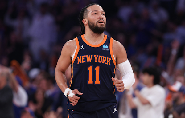 Jalen Brunson injury: Knicks star exits Game 2 vs. Pacers with sore foot, questionable to return