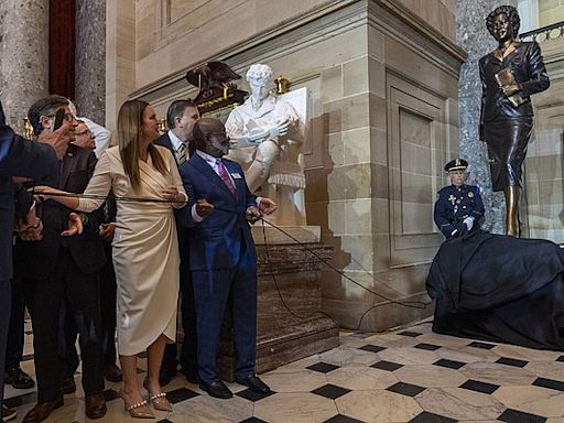 Arkansas, national leaders unveil Bates statue at U.S. Capitol | Arkansas Democrat Gazette