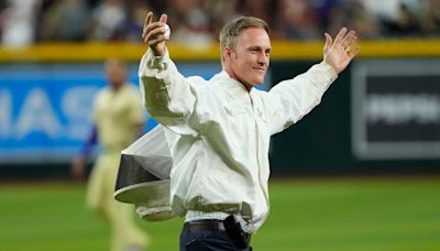 Swarm of bees forces delay in Dodgers-Diamondbacks game