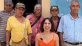 Colombiana presume romance con 7 abuelitos que le dan dinero y le hacen el quehacer