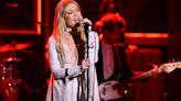 Kate Hudson Performs 'Glorious' on 'The Voice' Season 25 Finale