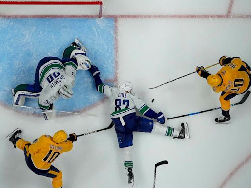 Casey DeSmith makes 29 saves as the Canucks take 2-1 series lead over the Preds