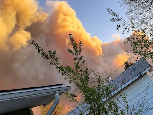Thousands forced to flee as wildfire threatens Fort Nelson
