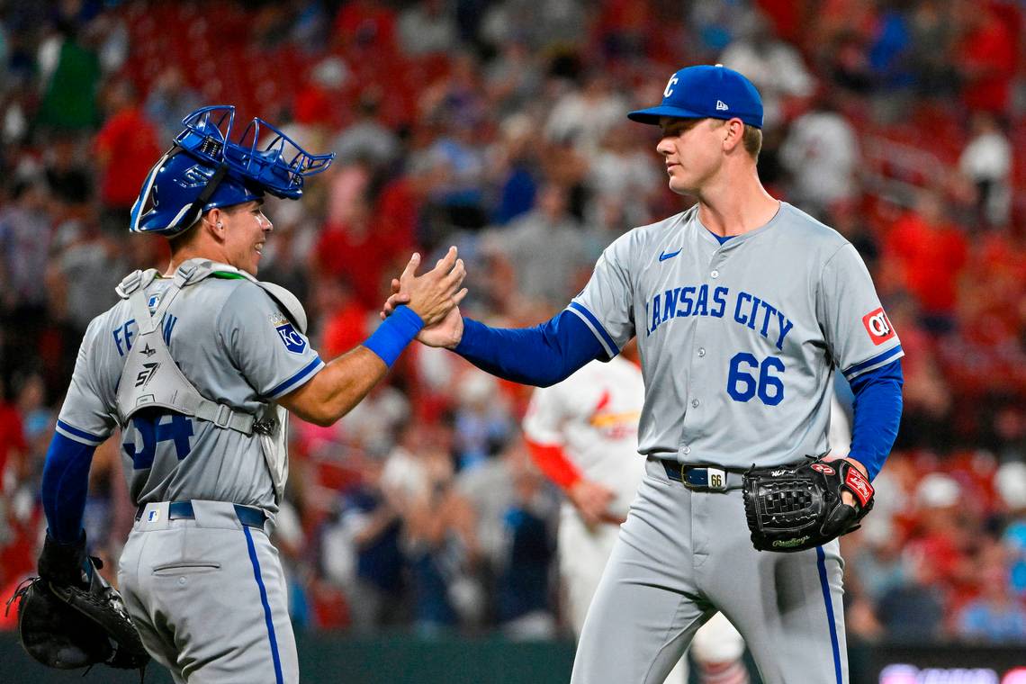 How the Kansas City Royals secured a doubleheader sweep of Cardinals in St. Louis