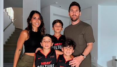 Antonela Roccuzzo y Leo Messi, tarde de baloncesto con sus tres hijos y con un regalo personalizado