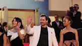 Édgar Ramírez en Cannes con Selena Gómez y Zoe Saldaña
