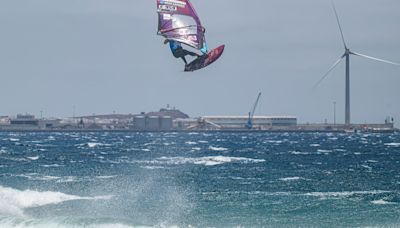 Marino Gil y Liam Dunkerbeck, avanzan a octavos de final en GranCanaria