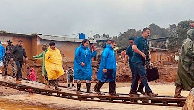 Congress Leader Rahul Gandhi, Priyanka Visit Landslide-hit Spot In Wayanad, Call It 'Immense Tragedy'