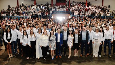 En el marco del Día del Estudiante, llama el gobernador a que cumplan sus sueños