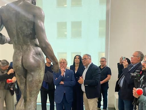 Giancarlo Giannini stregato dalla bellezza dei Bronzi di Riace: «Trasmettono la storia dell’uomo»