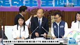 民進黨團亂控「舉手表決算錯人」 韓國瑜傻眼：4綠委在抽菸「去外面看一下」