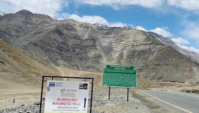 Los misterios de la “colina magnética” de India, donde los autos desafían la gravedad