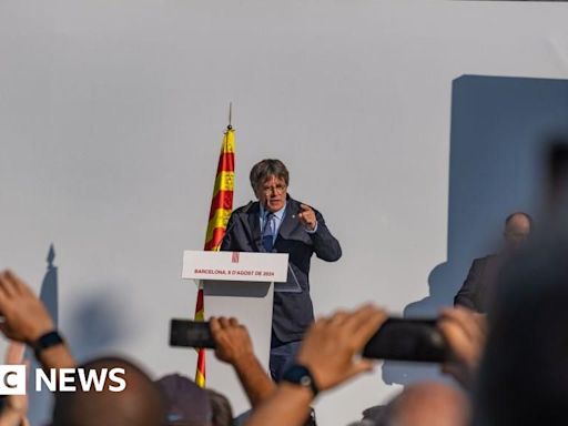 Carles Puigdemont ‘eludes police manhunt and flees Spain’