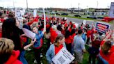 Lakeville teachers file intent to strike, picket outside school board meeting