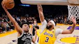 Elliott: Anthony Davis shakes off twisted ankle, and fans' concerns, in Lakers win
