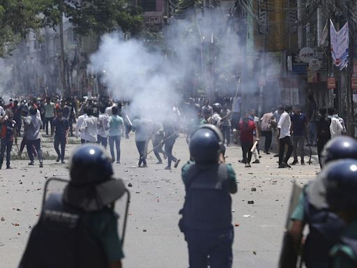 Bangladesh security forces fire at protesters demanding government jobs