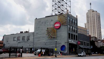 KDHX settles lawsuit, but critics of leadership question whether change is possible