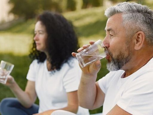 Ojeras, falta de concentración, cansancio y otras señales de que no estás tomando suficiente agua