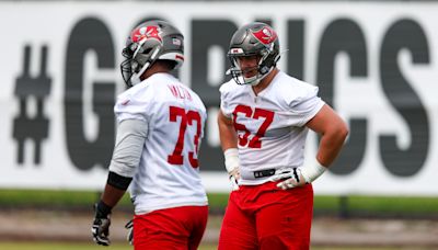 WATCH: Bucs RT Luke Goedeke mic’d up at minicamp practice