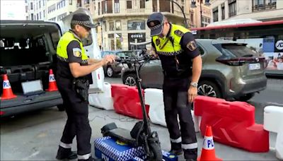 Un dispositivo detecta los patinetes trucados para ganar velocidad - ELMUNDOTV