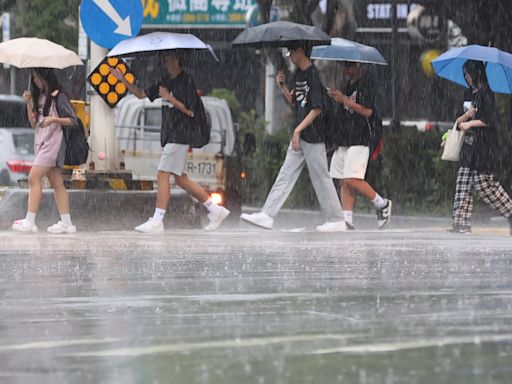 氣象署發布大雨特報 雨彈炸7縣市慎防雷擊強陣風