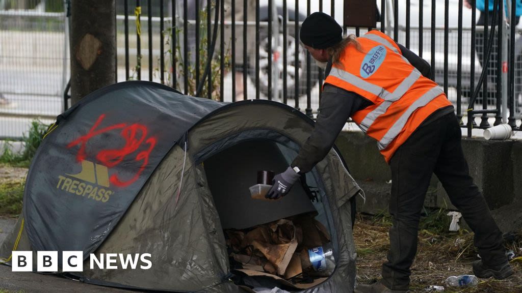 Migrant tents removed from Dublin's Grand Canal