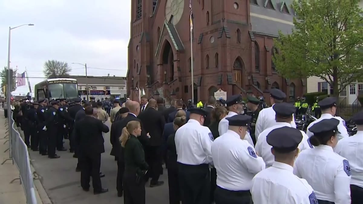 Hundreds gather for fallen Billerica police sergeant’s procession, funeral - Boston News, Weather, Sports | WHDH 7News