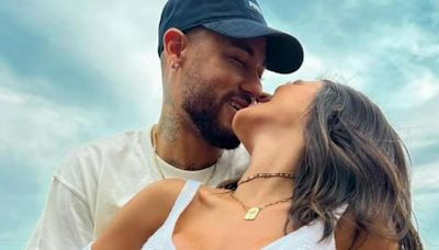 Neymar confirmó con fotos el nacimiento de su tercera hija, fruto de una infidelidad