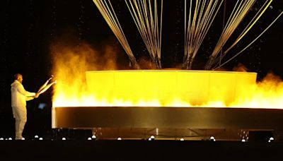 巴黎奧運開幕式24位火炬手 法國柔道、田徑傳奇壓軸點燃聖火台