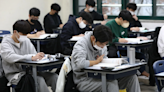 Corea del Sur suprime las "preguntas asesinas" de un examen de 8 horas al que algunos culpan de una crisis de fertilidad