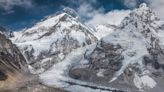 El Everest cierra una temporada con la mitad de muertes y menos escaladores que en 2023