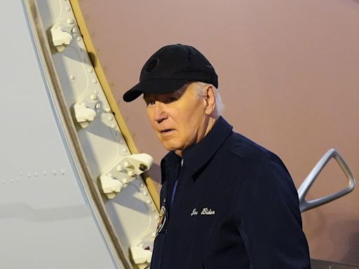 Joe Biden tackles Air Force One stairs with extra caution after covid diagnosis