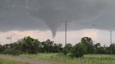 En un minuto: Fuertes lluvias y al menos un tornado golpean Texas