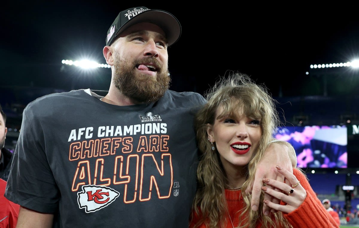 Fans 'Can't Stop Laughing' at Photoshopped Swift-Kelce Family Portrait: 'This Is Too Much'