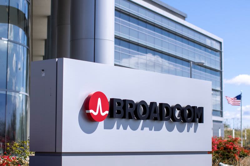 Broadcom forecasts lukewarm quarterly revenue despite AI chip surge, shares fall