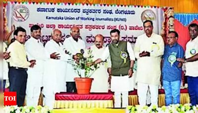 Min advises journalists to verify content | Hubballi News - Times of India